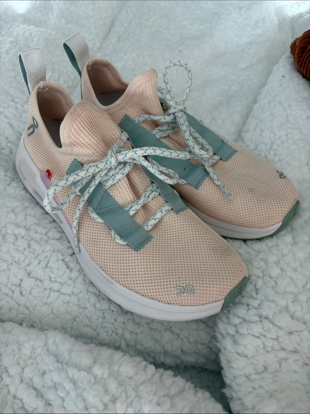 On Running Cloud easy  Sneakers - Blush with Sage Details